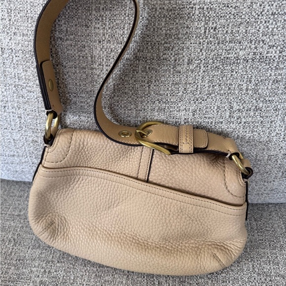 Vintage Y2K Coach Cream Soho Flap Shoulder Bag Big Buckle - Picture 2 of 5